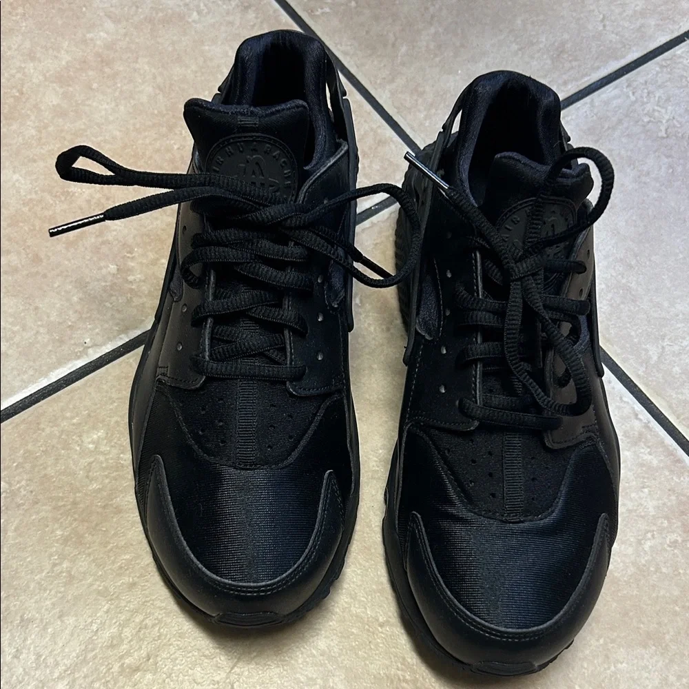 Nike women’s Air Huarache Run sneaker Black size 9.5 - Picture 3 of 9